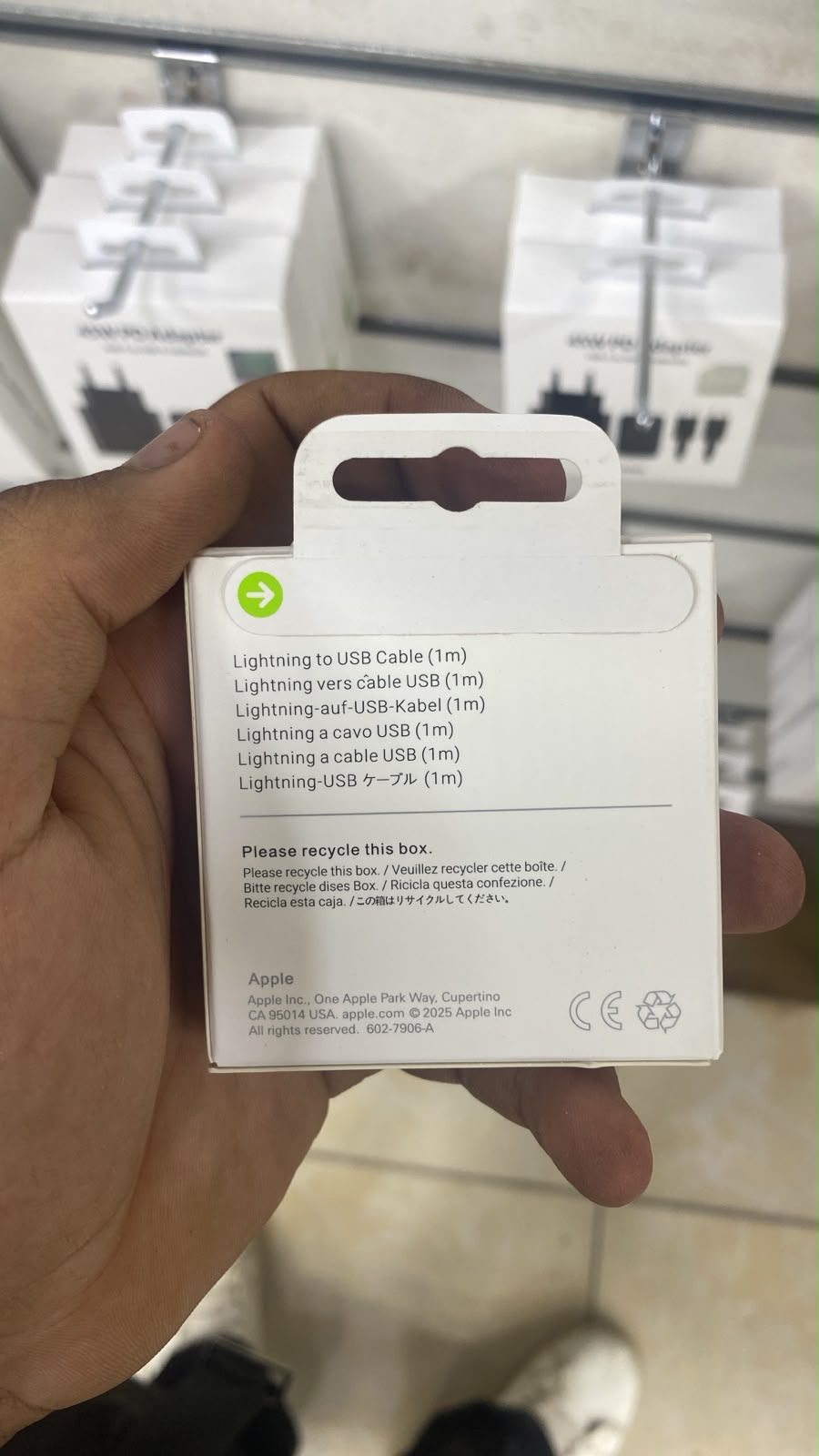 Apple USB-A to Lightning Cable – 1m — back packaging