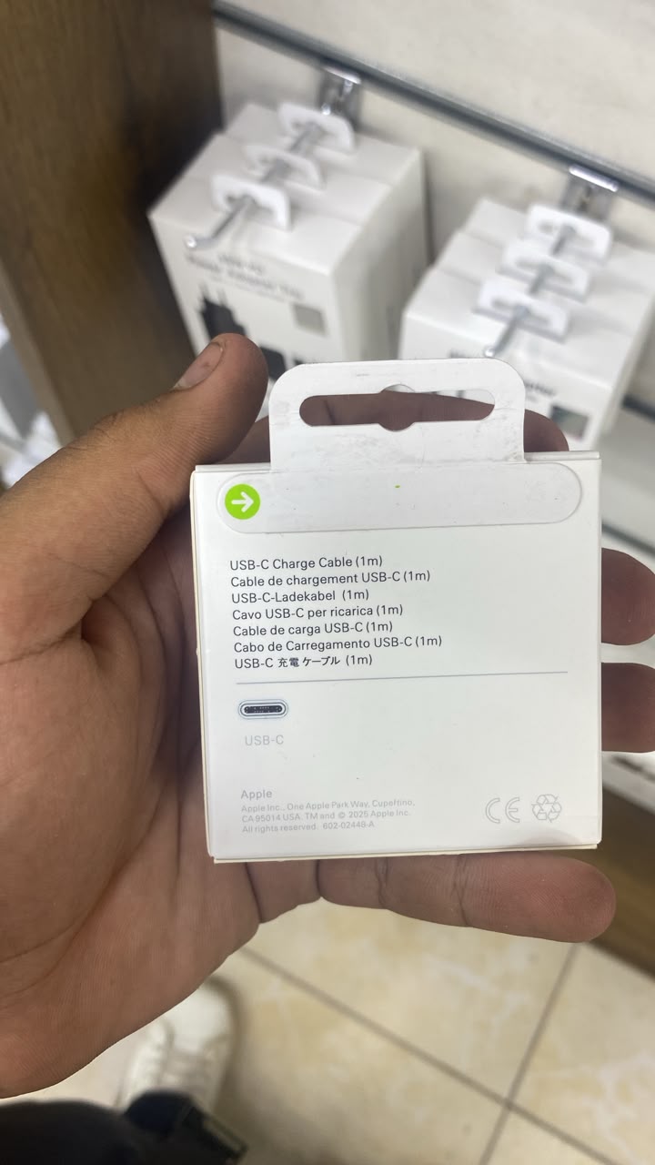 Apple USB-C to USB-C Charging Cable – 1m — back packaging